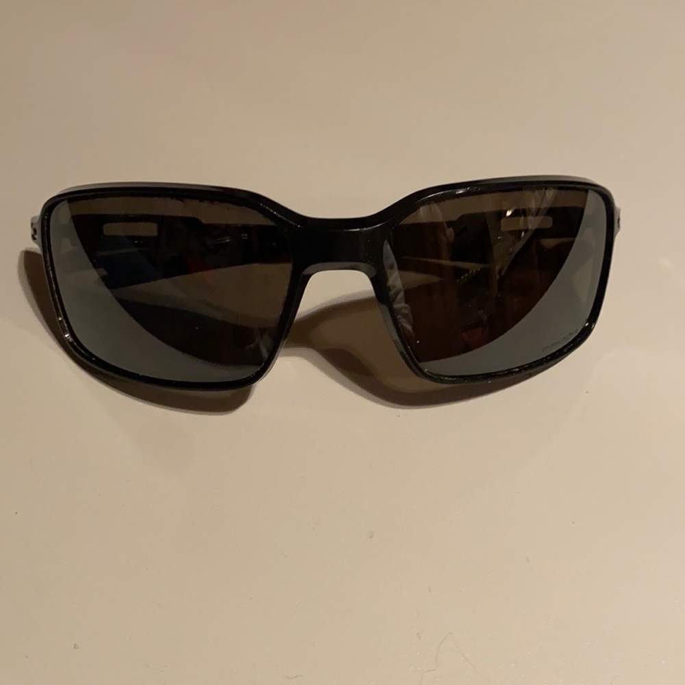Men’s Oakley sunglasses